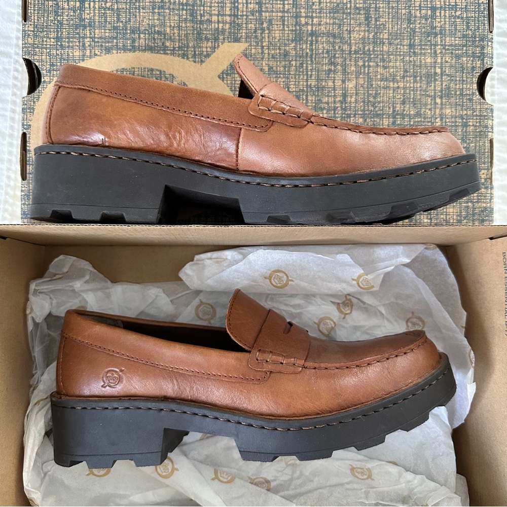 NWT Born Carrera Penny Loafer 39